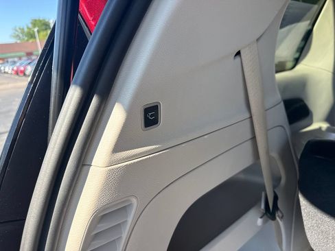 Used 2023 Chrysler Pacifica Touring-L FWD image 24