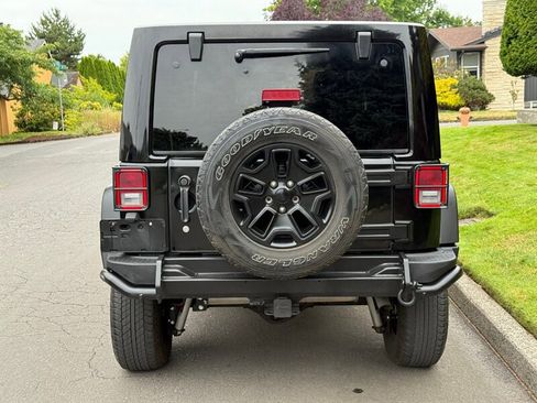 Used 2013 Jeep Wrangler Unlimited Sahara image 5