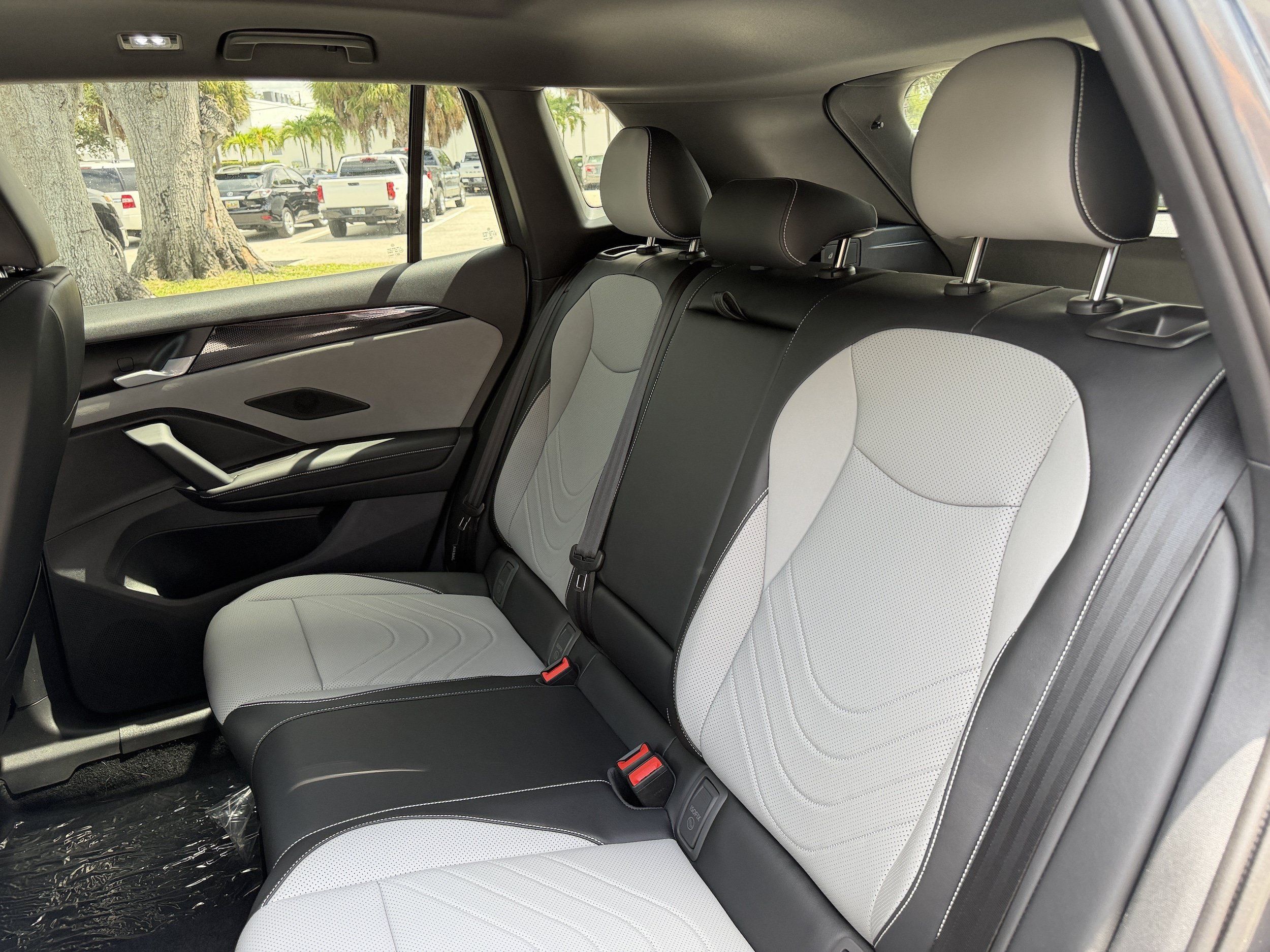 New 2026 Volkswagen Tiguan SE R-Line FWD image 19