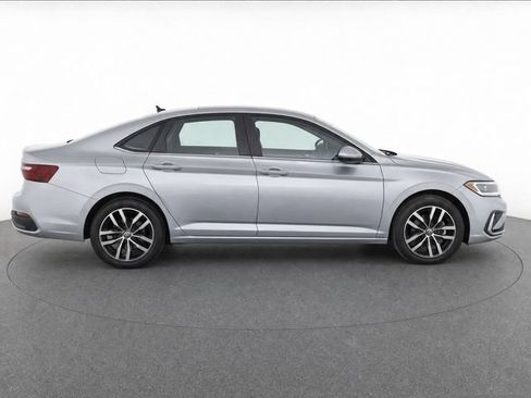 Used 2025 Volkswagen Jetta SE FWD image 3