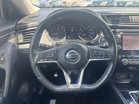 Used 2018 Nissan Rogue SV w/ Premium Package image 24
