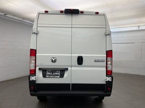 New 2026 RAM ProMaster 2500 w/ Crew Van Package image 4