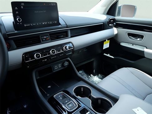 Certified 2025 Honda Pilot Touring image 35