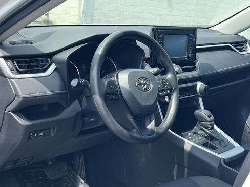 Used 2021 Toyota RAV4 LE AWD/4WD image 13