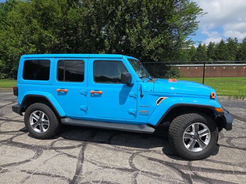 Used 2021 Jeep Wrangler Unlimited Sahara AWD/4WD image 2