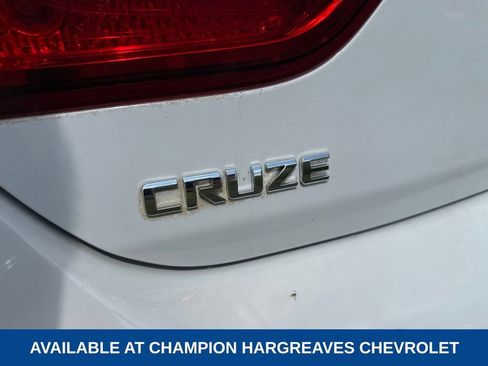 Used 2017 Chevrolet Cruze LT FWD image 27