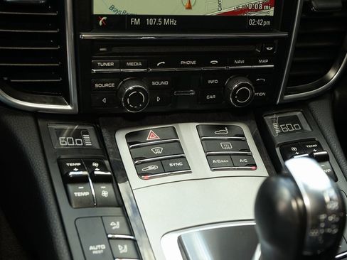 Used 2016 Porsche Panamera 4S image 16