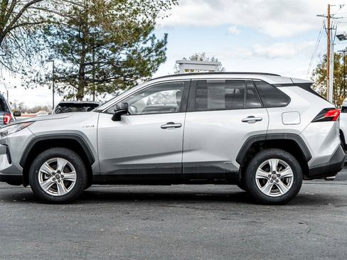 Used 2021 Toyota RAV4 LE image 3