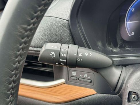 Used 2025 Toyota Grand Highlander XLE image 21