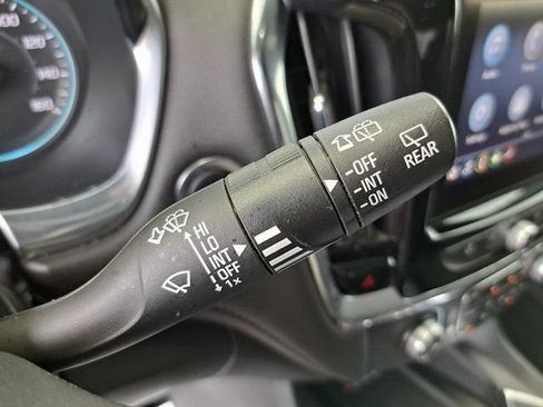 Used 2022 Chevrolet Traverse LT FWD image 11