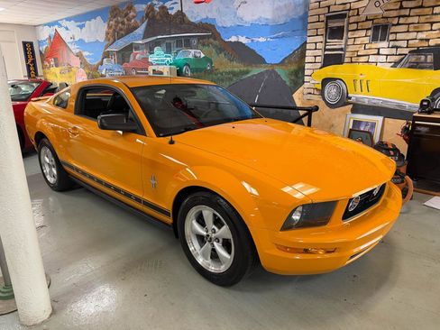 Used 2007 Ford Mustang Premium RWD image 3