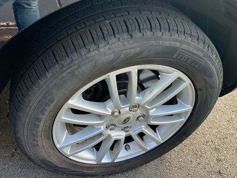 Used 2010 Land Rover Range Rover HSE image 18