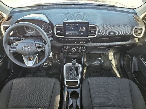 Used 2022 Hyundai Venue SE image 21