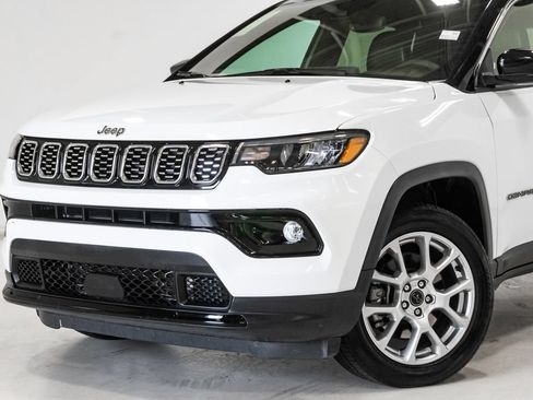 Certified 2025 Jeep Compass Limited AWD/4WD image 2