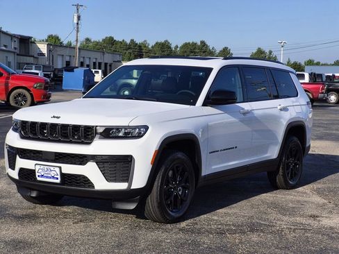 New 2026 Jeep Grand Cherokee L 2WD image 3