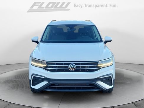Certified 2022 Volkswagen Tiguan SE image 2