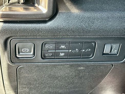 New 2025 GMC Hummer EV 2X image 18