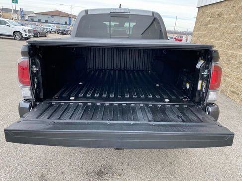 Used 2022 Toyota Tacoma TRD Sport image 10