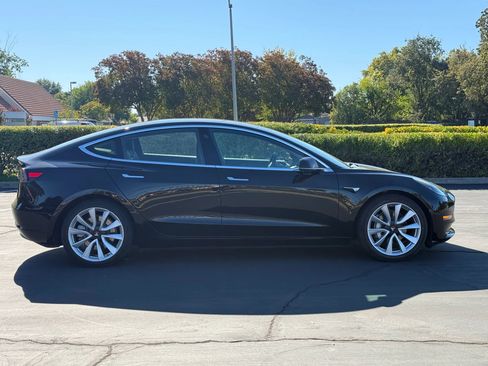 Used 2018 Tesla Model 3 Long Range image 4