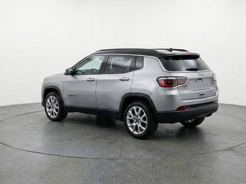Used 2025 Jeep Compass Limited image 6