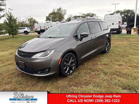 Used 2020 Chrysler Pacifica Limited FWD image 1