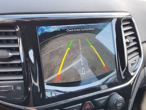 Used 2022 Jeep Grand Cherokee Laredo E image 25