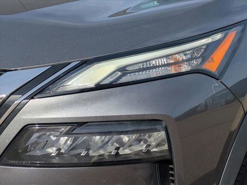 Used 2023 Nissan Rogue S image 9