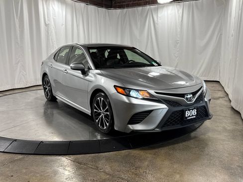 Used 2018 Toyota Camry SE FWD image 13