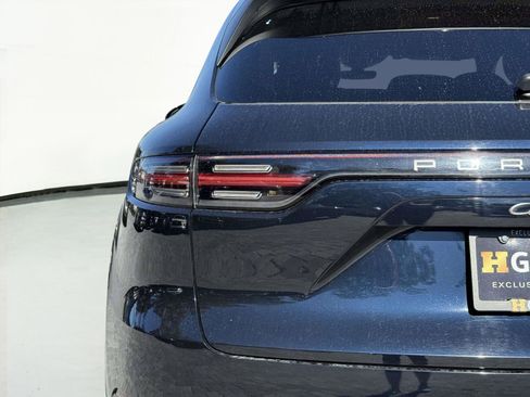 Used 2023 Porsche Cayenne Platinum Edition image 11