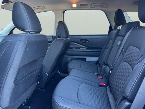 Used 2024 Nissan Pathfinder SV image 5