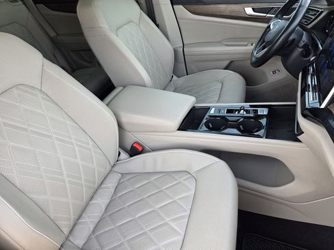 Used 2025 Volkswagen Atlas SEL Premium R-Line image 12