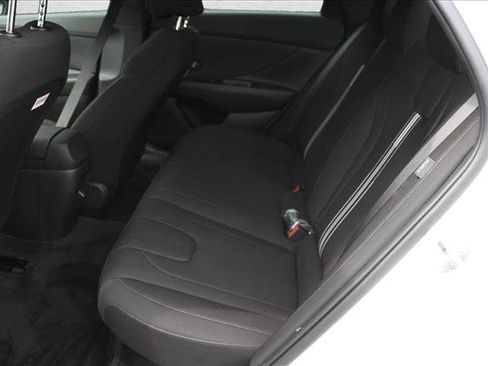 Certified 2025 Hyundai Elantra SEL FWD image 22