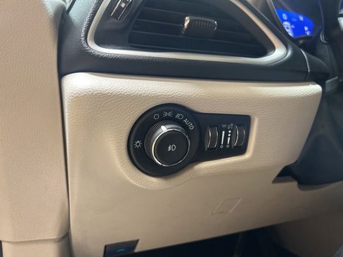 Certified 2023 Chrysler Pacifica Touring-L FWD image 25