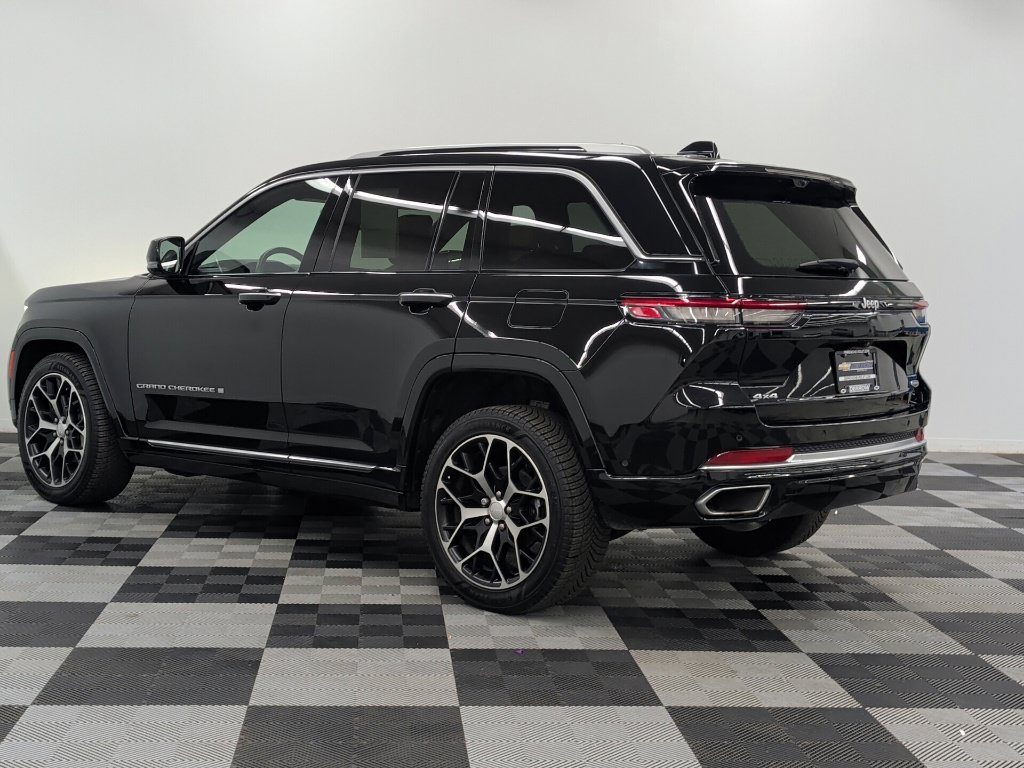 Used 2023 Jeep Grand Cherokee Summit AWD/4WD image 6
