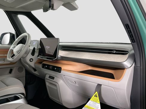 New 2025 Volkswagen ID. Buzz 1st Edition image 28