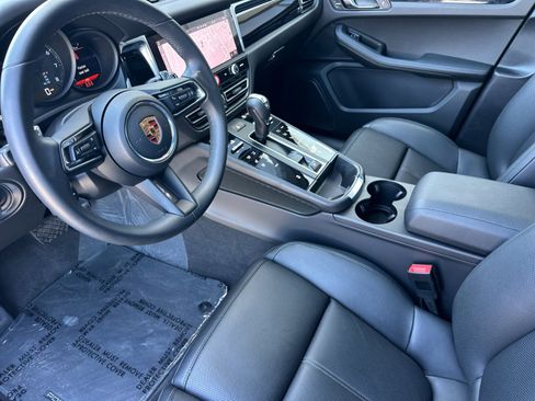 Certified 2026 Porsche Macan AWD/4WD image 4