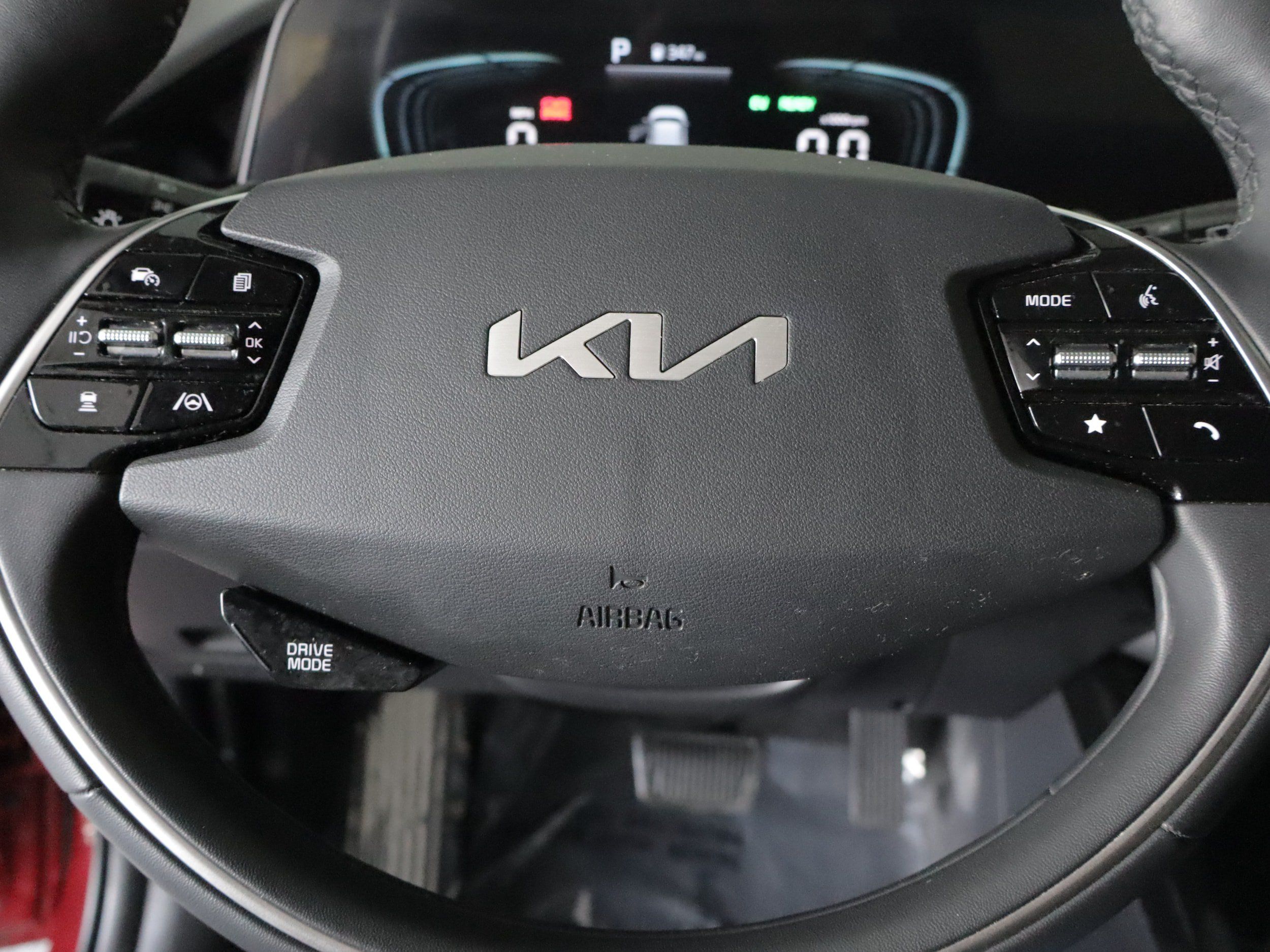 Used 2024 Kia Niro EX w/ EX Cold Weather Package FWD image 12