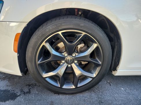 Used 2020 Chrysler 300 Touring L w/ Quick Order Package 2EF image 9