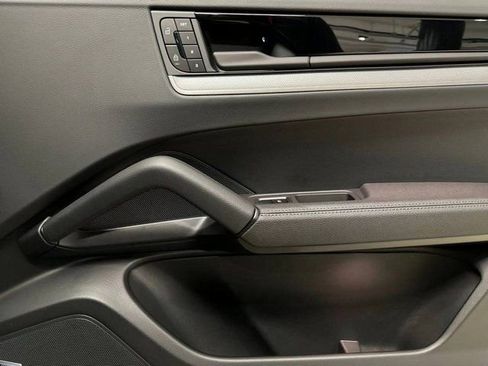 Certified 2025 Porsche Cayenne Coupe image 20