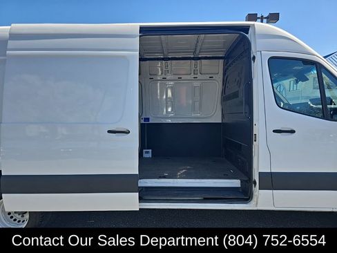 Used 2020 Freightliner Sprinter 3500 image 10