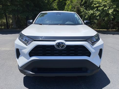 Used 2022 Toyota RAV4 LE FWD image 3