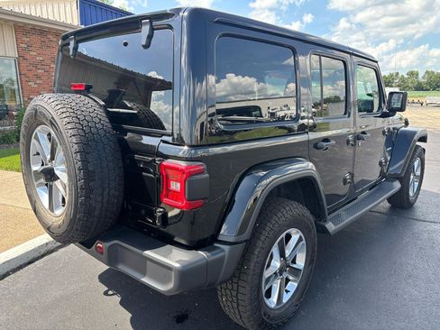 Used 2022 Jeep Wrangler Unlimited Sahara w/ LED Lighting Group AWD/4WD image 3