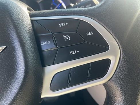 Used 2017 Chrysler Pacifica Touring Plus image 11