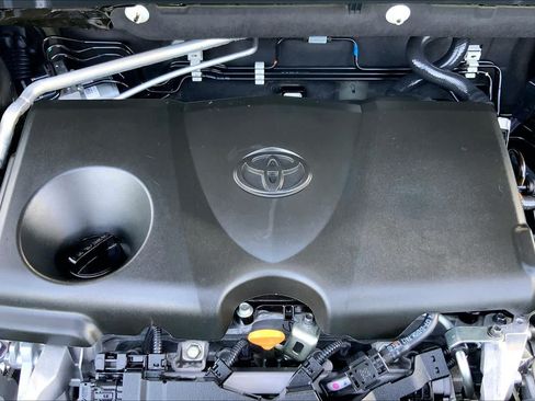Used 2021 Toyota RAV4 LE FWD image 32