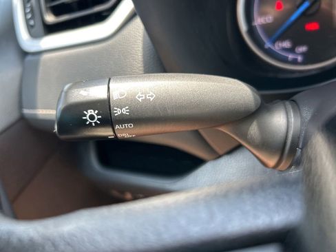 Used 2025 Toyota RAV4 XLE AWD/4WD image 27