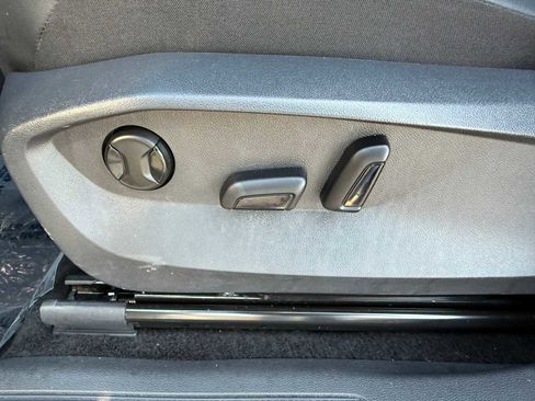 Certified 2023 Volkswagen Tiguan SE image 14