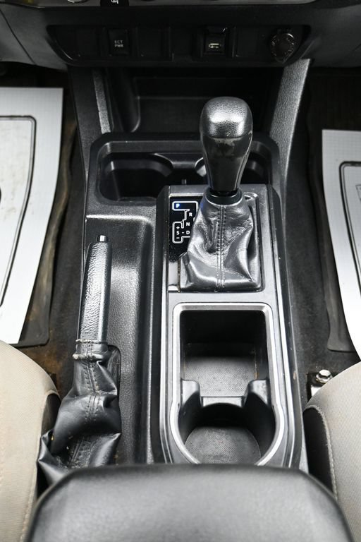 Used 2022 Toyota Tacoma SR AWD/4WD image 19