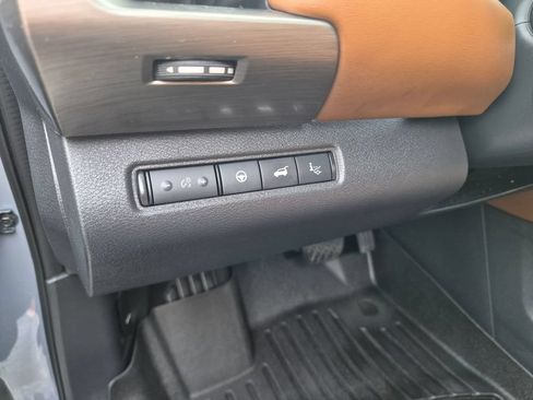 Used 2022 Nissan Pathfinder Platinum w/ Cargo Package FWD image 13