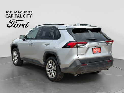 Used 2022 Toyota RAV4 XLE Premium AWD/4WD image 7