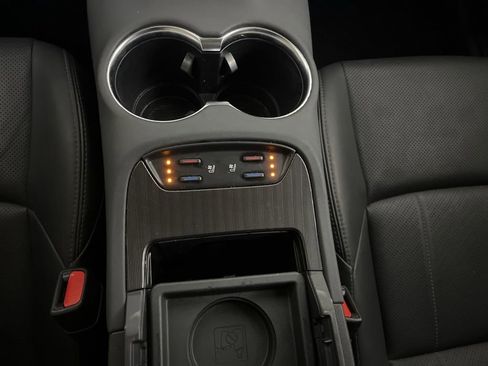 Used 2022 Toyota Venza Limited image 72